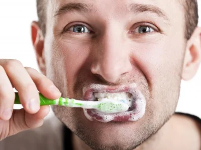 klossser - Plusuj jeśli podczas mycia zębów latasz jak głupi po całym mieszkaniu

Z...