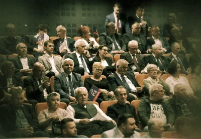 czapayew - Zdjęcie studentów na spotkaniu z władzami PZPR przed wyborami w 1989. (Zdj...