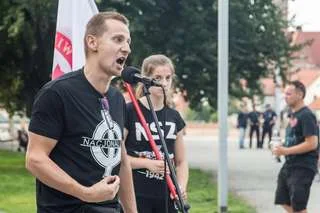 NapalInTheMorning - Międlar nawołuje swoich fanów do bojkotu empiku. Po takim ciosie ...