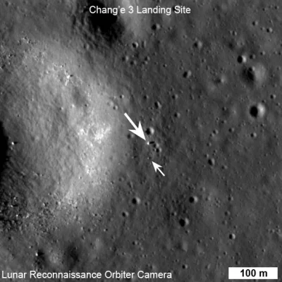 Przyglup - Chiński łazik Yutu i lądownik widziany z sondy Lunar Reconnaissance Orbite...