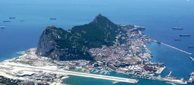 Pieczarka - Gibraltar z lotu ptaka wygląda jak dobrze wykonana mapa do jakiegoś GTA w...