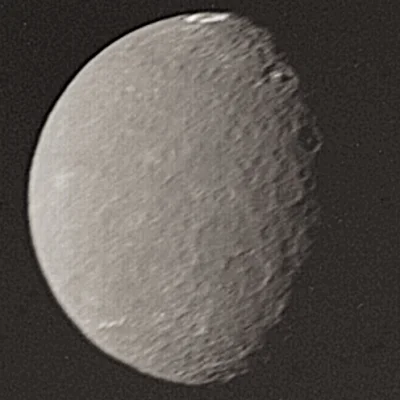 d.....4 - Księżyc Urana Umbriel
Zdjęcie wykonała sonda Voyager 2

#kosmos #astronomia...