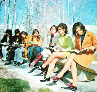 brusilow12 - Irańskie studentki w latach 60. XX wieku

#fotohistoria #ciekawostki #...