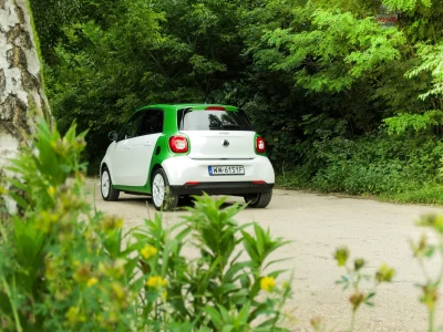 ArekJ - smart EQ forfour to auto pełne przeciwności.
Z jednej strony jeździ się nim ...