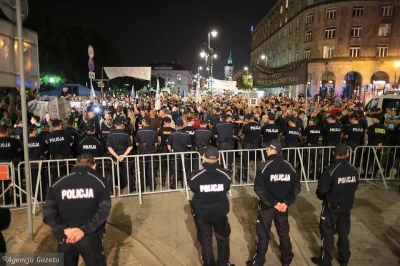 Banek5000 - Dobrze że w Polsce jest stabilnie