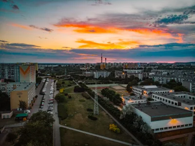 sfro - #fotografia #drony #poznan

Zachód słońca nad poznańskim Piątkowem.