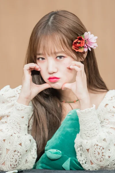 XKHYCCB2dX - #yoojung #wekimeki
#koreanka