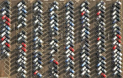 amarantowy - Takie parkingi powinni robić w Polsce. Łatwo wyjechać, łatwo wjechać, os...