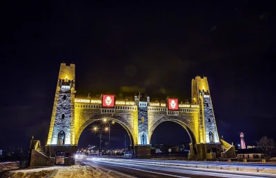 F.....o - Wybudowane w stolicy Republiki Inguszetii Magasie, Alańskie wrota. Władze r...