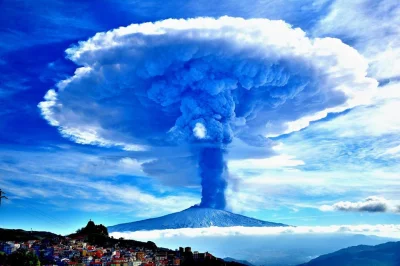 wojtasu - #fotografia #wulkany 
(ʘ‿ʘ)
Wczorajsza erupcja wulkanu #etna
#ciekawostk...