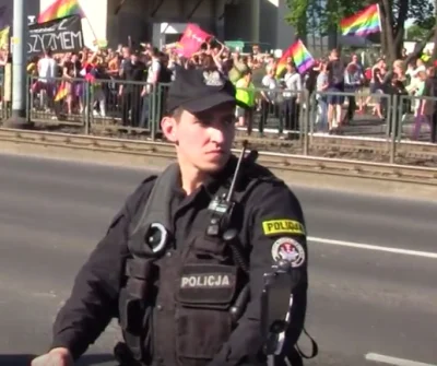 M.....0 - @artpop
Mina tego policjanta kontrolującego nacjonalistów - "naprawdę z ta...