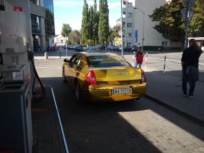 g.....i - Dziś widziałem złotego Chryslera 

#Warszawa #chrysler #samochody #mokotow