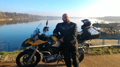 b.....u - Jak tam nowy autfit motomirki? Fituje? Kask jest, ciuchy są, rękawice też, ...