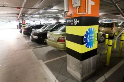 Dawidosz - W Poznaniu w Centrum Handlowym Malta jest parking dla pań :)
