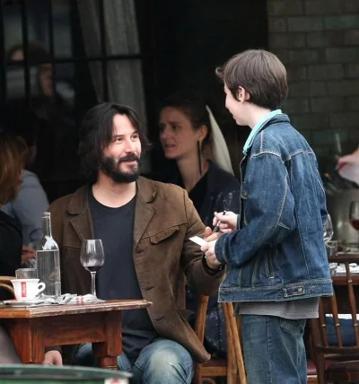 orzak - Keanu Reeves może być Jezusem, zamienia wodę w wino!
#heheszki