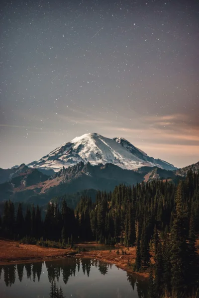 Zdejm_Kapelusz - Mount Rainier, stratowulkan w USA, położony 87 km na południowy wsch...