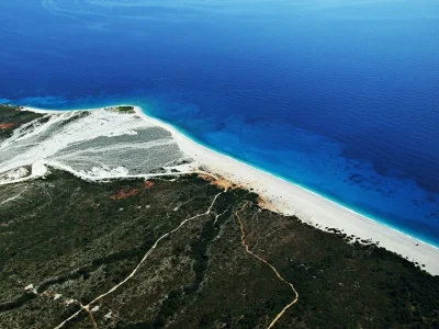 adios - Cudownie to wygląda zjeżdżając z serpentyn. 

#earthporn #albania