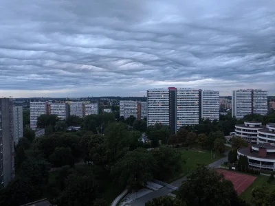 piszczalka - Bardzo ładne chmurki teraz nad #tauzen #katowice