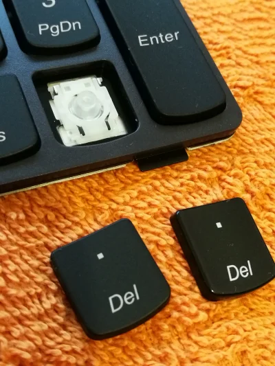 Visher - @Visher: po lewej nowy klawisz, po prawej stary - minimalnie mniej wyraźny b...