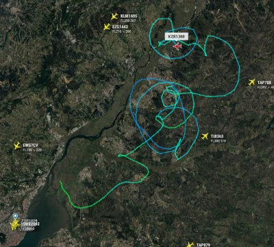 N.....o - #lotnictwo #flightradar24 #7700 Samolot z Lizbony ma problemy. Z tego co zr...