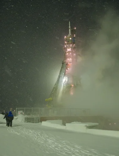 O.....Y - Sojuz nie pyta jaka pogoda. Sojuz po prostu leci xD 

Tutaj podczas burzy...