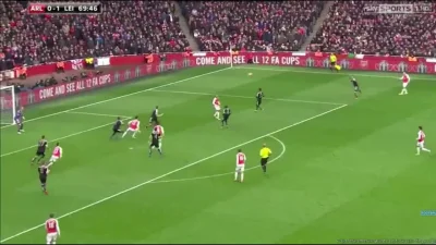 wersX - Giroud nokatuje Walcotta po tym jak nie dał mu strzelić gola.

#bojowkagiro...