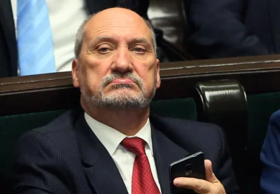 n.....o - Antoni Macierewicz to...

#4konserwy #neuropa #polityka