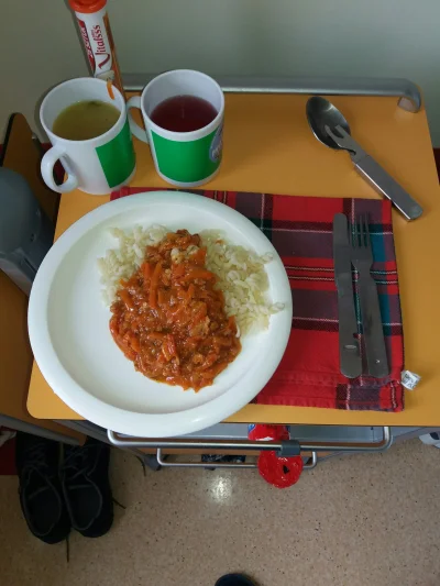 Kwassokles - #szpital #jedzenie #zdrowie I po obiedzie niby makaron z sosem bolońskim...