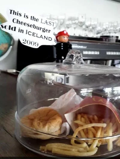 NanananaAmericana - #cheesburger #mcdonalds 

Tak wygląda ostatni McDonald's cheesb...