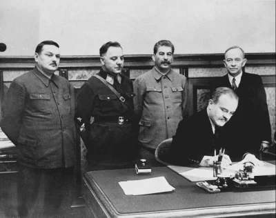 vektorerik - Podpisanie układu o uznaniu przez ZSRR Fińskiej Republiki Demokratycznej...