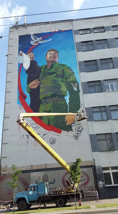 tmb28 - W Donbabwe tęskno za komuną, na uniwerku machnęli sobie "mural patriotyczny" ...