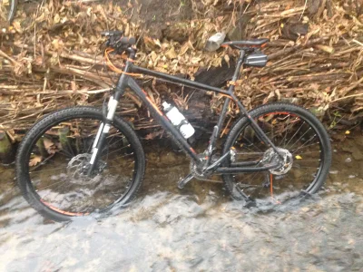 tomczyk85 - Tak się myje opony po mocnym przejeździe. 40 KM pękło. 
#rower #mtb #40 ...