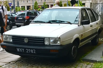 manyec - #czarneblachy #vw #passat b2
Prawie klasyk, a robi dziś w budowlance

#carbo...