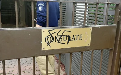 Ustrojstwo - Żydzi nawet nie potrafią namalować swastyki na Polskiej ambasadzie XDDD
...