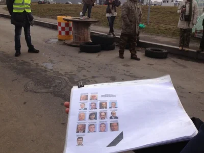cosciekawego - #ukraina Sprawdzają samochody i szukają byłej władzy.