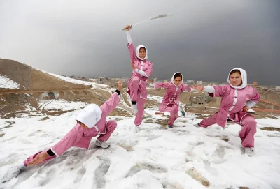 Andreth - Cos fajnego z okazji wczorajszego święta: Afganki ćwiczą sztuki walki. Widz...