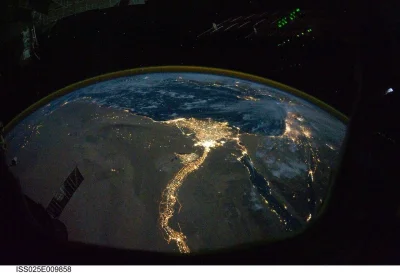 s.....w - Zdjęcie Delty Nilu z ISS. Środowisko tego obszaru poddawane jest ogromnej p...
