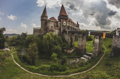 quiksilver - Zamek w Hunedoarze, Rumunia 

wiki

#zamki #zameknadzis #fortece #fo...