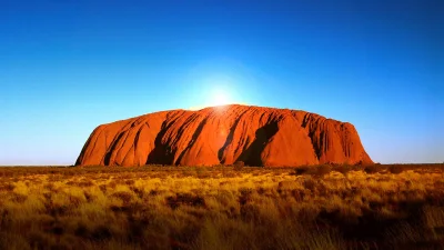 defoxe - @wykop: Niby "Ameryka za 8 dolarów" a w tle Uluru (Ayer's Rock), Australia. ...