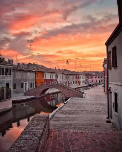 Castellano - Comacchio. Włochy
foto: intrattabile instagram
#fotografia #cityporn #...