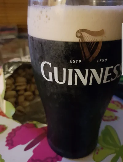 Zawod_Syn - Czy to jest chore, że schodze na dół do pubu po pinte Guinnessa i wracam ...