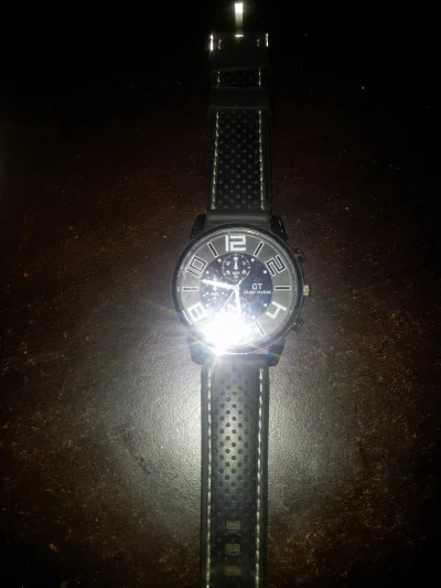 nocny - @mjut: Tobie chyba się coś #!$%@?ło. Zegarek ma spoko mechanizm (nie spóźnia ...