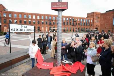 ksaler - Od dziś oficjalnie Rynek Manufaktury nosi nazwę Rynek Włókniarek Łódzkich. N...