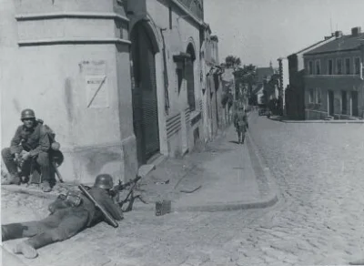 Ex3 - Bydgoszcz, prawdopodobnie pierwsze dni września 1939 roku. Widok na ul. Podgórn...