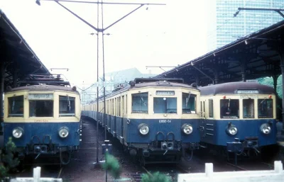 B.....j - EW90-53 + EW90-54 + EN57-750 stoją w peronach Gdańska. 

26.05.1976 r.

...