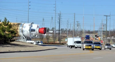 Radek-68 - Transport jednego boostera rakiety Delta IV Heavy na barkę w Alabamie, 21 ...