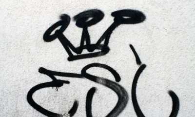 A.....i - denerwuje mnie jak ktoś nazywa to graffiti,to jest tag(moim zdaniem zwykły ...