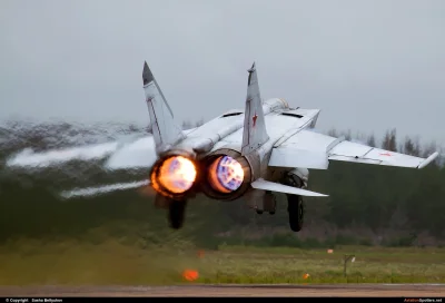 d.....B - MiG-25R

#aircraftboners #mig25
