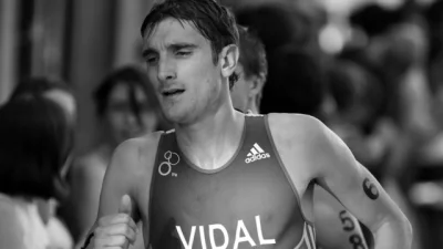 n.....2 - Francuski mistrz triathlonu zmarł na zawał. Miał 31 lat!

http://www.wyko...