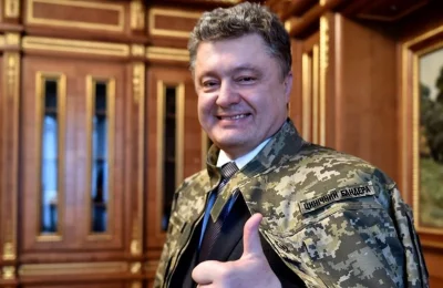 k.....a - Czekoladowy prezydent Poroszenko "Cyniczny Bandera" (naszywka na kurtce)

...